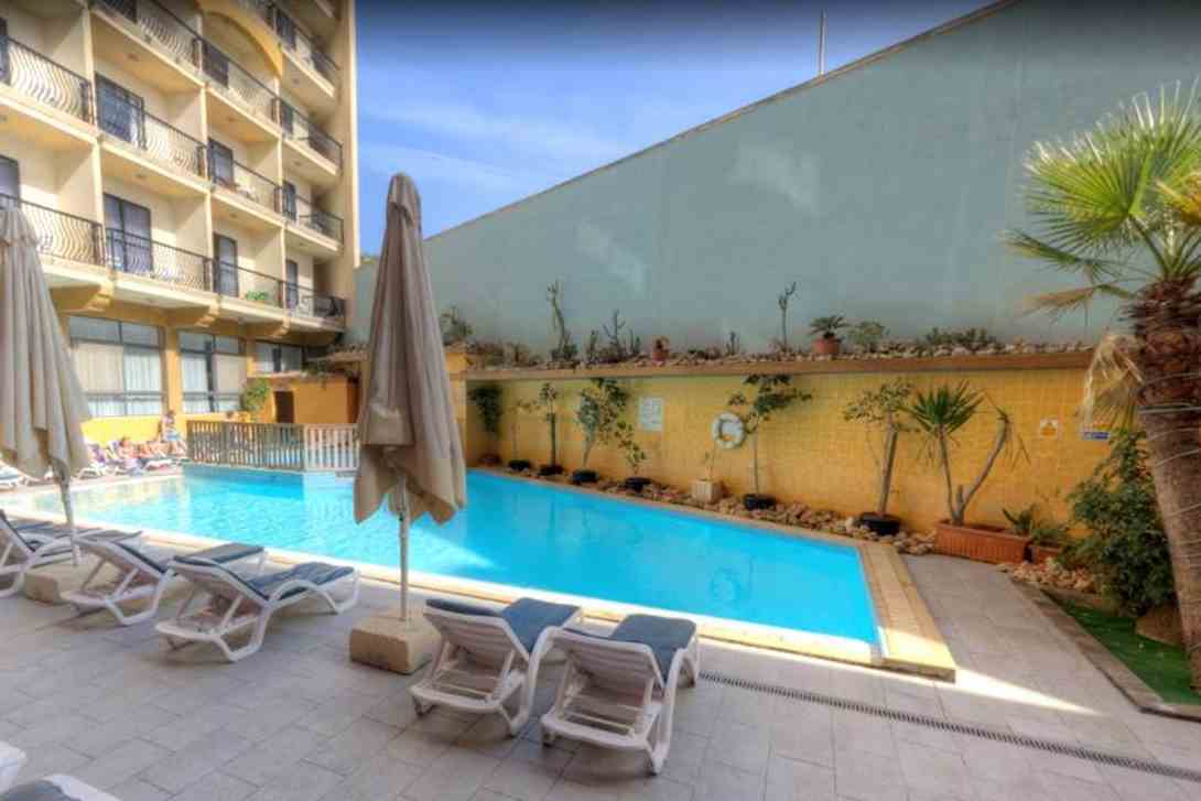 bella vista hotel swimming pool 