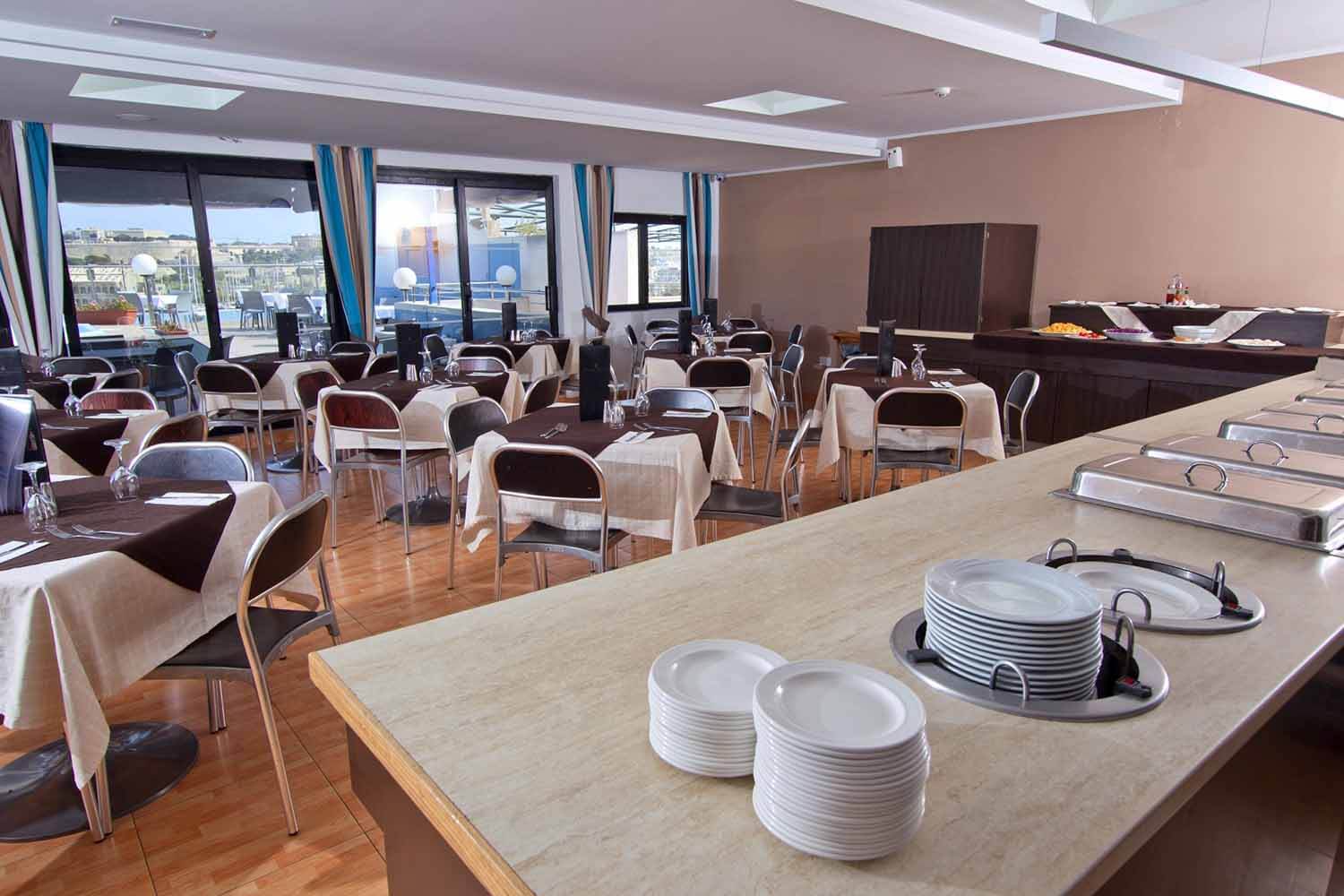 115 the strand apart hotel restaurant