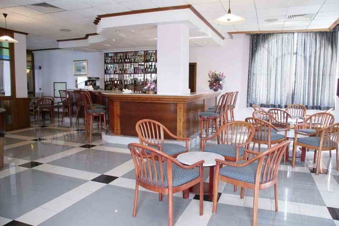 gillieru harbour hotel lobby bar
