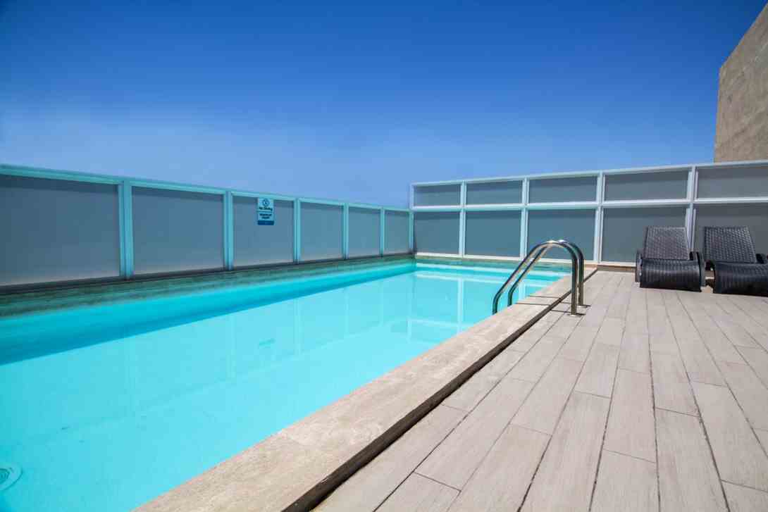 blubay hotel pool 