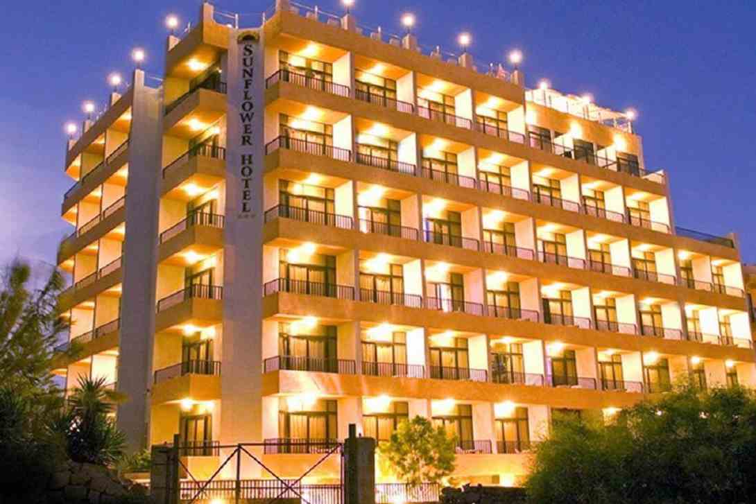 sunflower-hotel-night