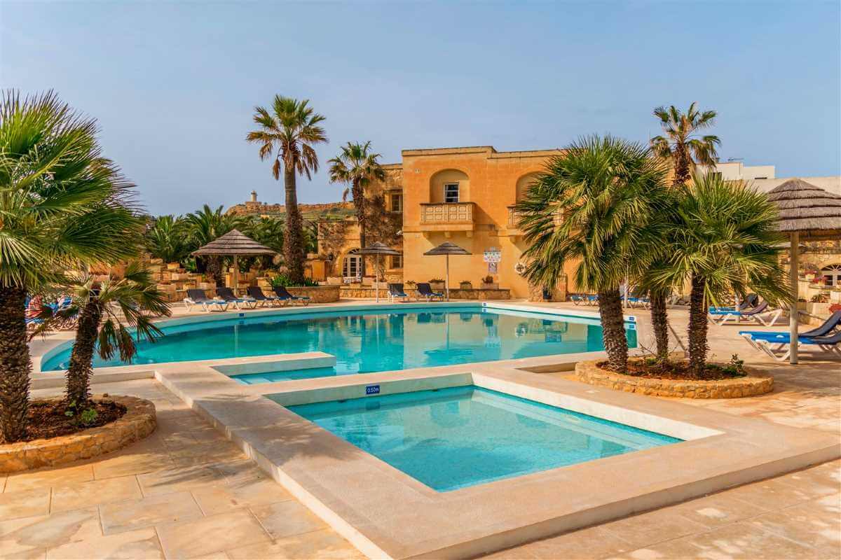 villagg tal fanal pool view 