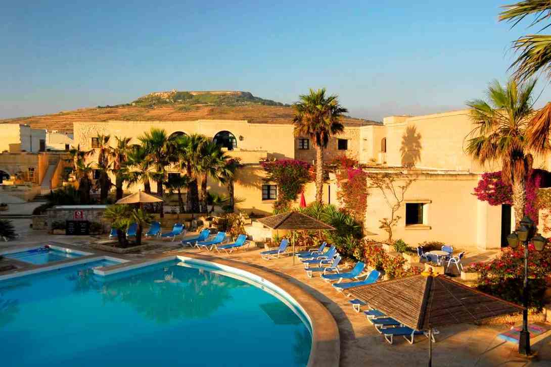 villagg tal fanal residence pool overview