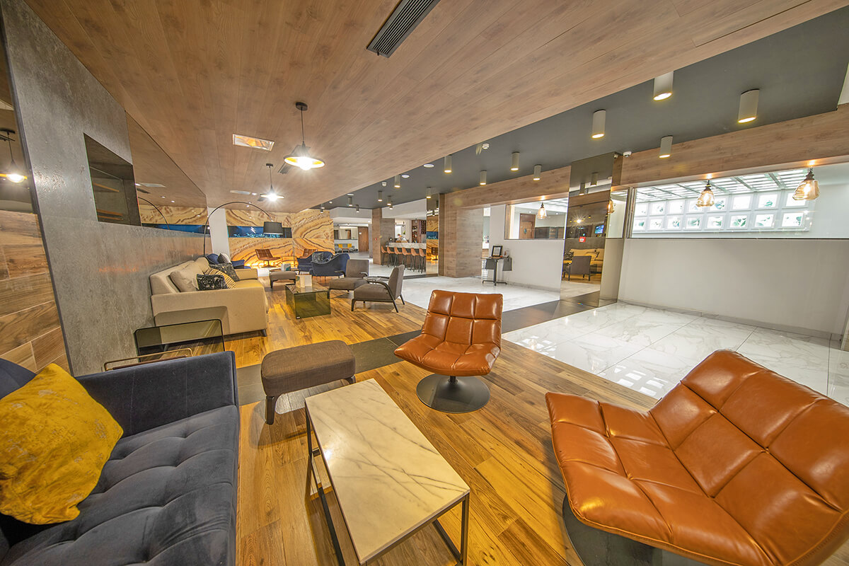  Solana Hotel Lobby Bar