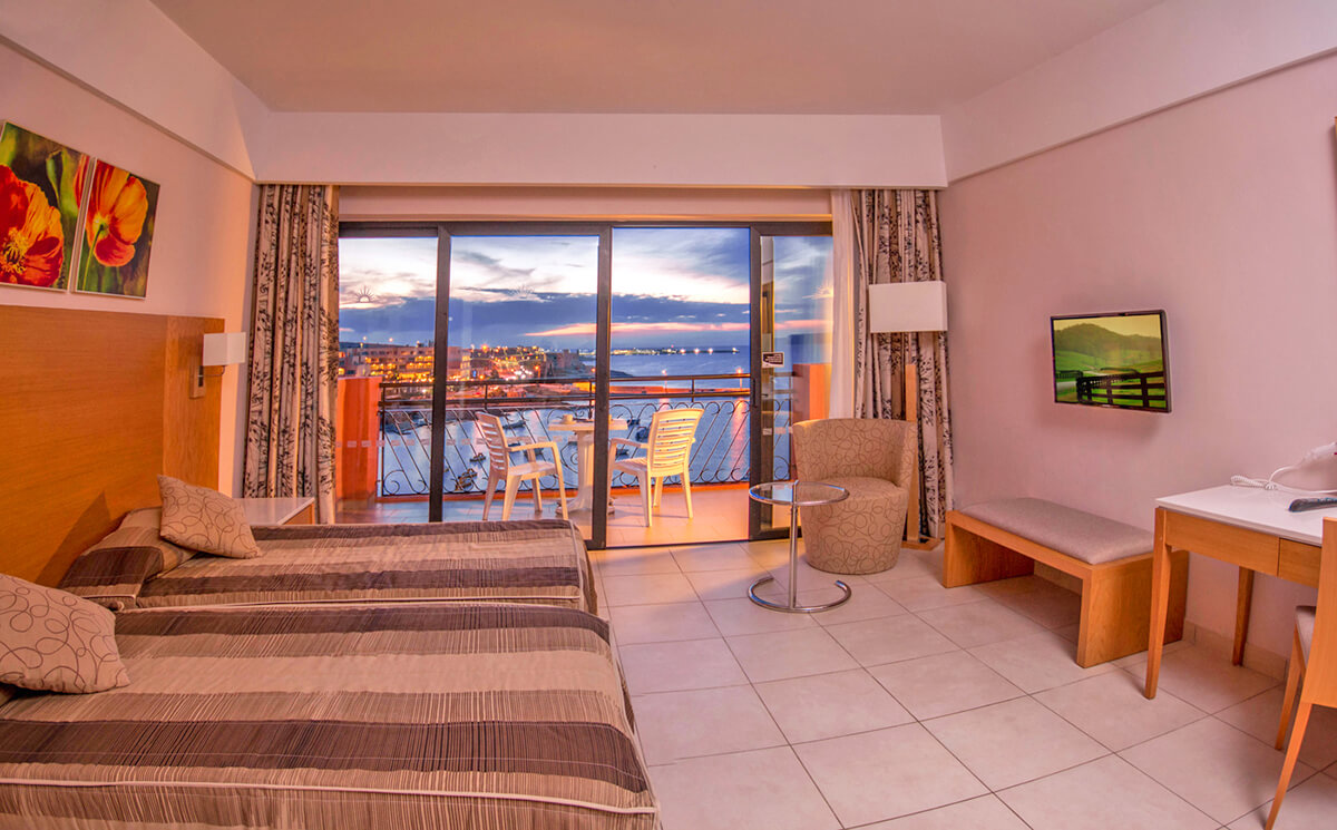 Hotel Room Seaview 4